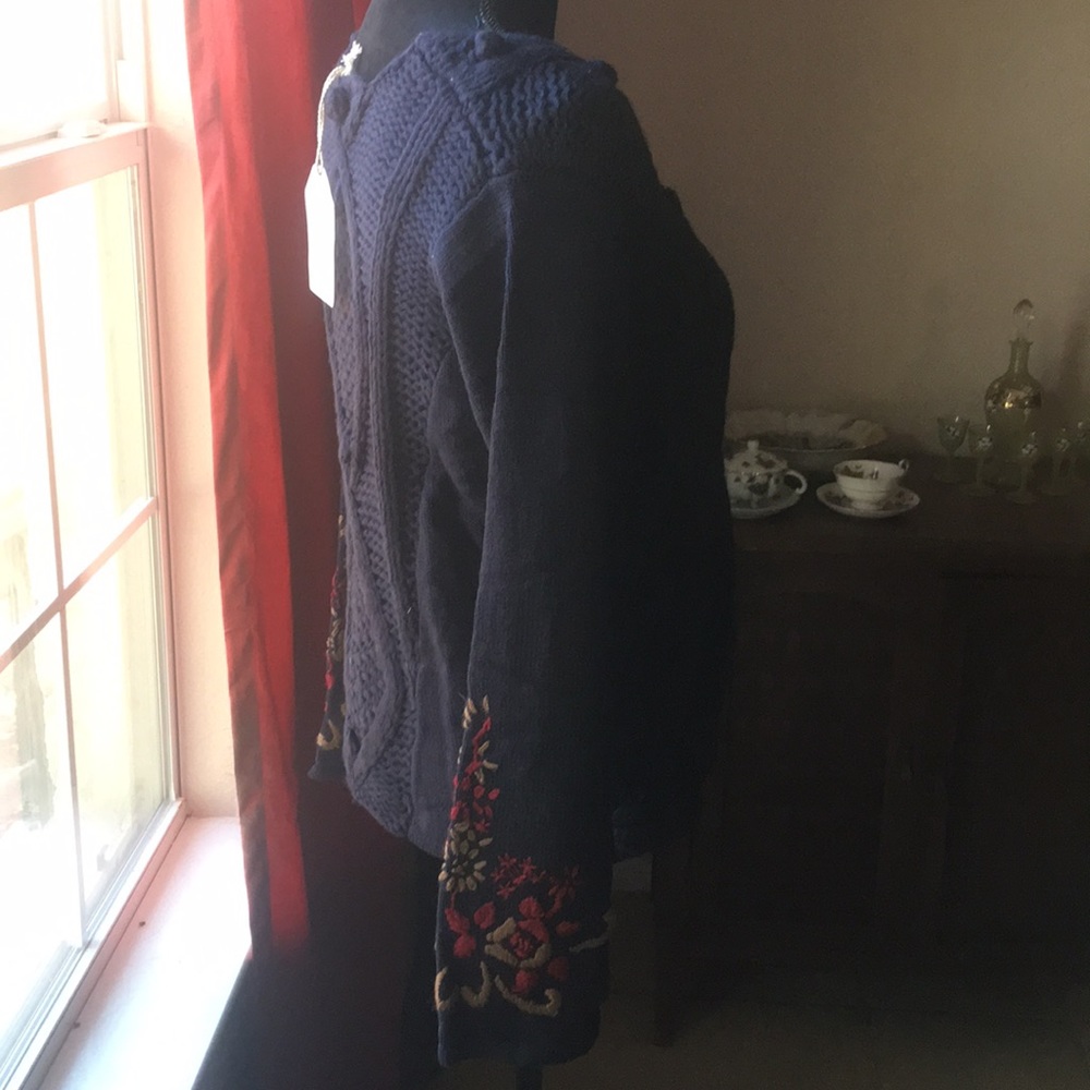 Knit Navy Sweater with sleeve design - Picture 7 of 8